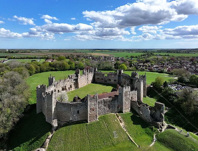 260418 Framlingham Castle Gimp small P